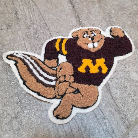 Minnesota Golden Gophers Vintage Embroidered sew on 9” X 6” large fuzzy - Picture 1 of 6